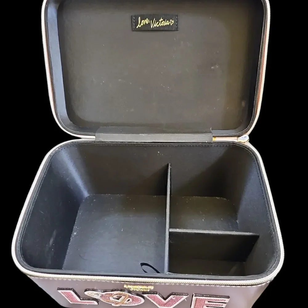 VICTORIA'S SECRET Love Runway Train Case‎